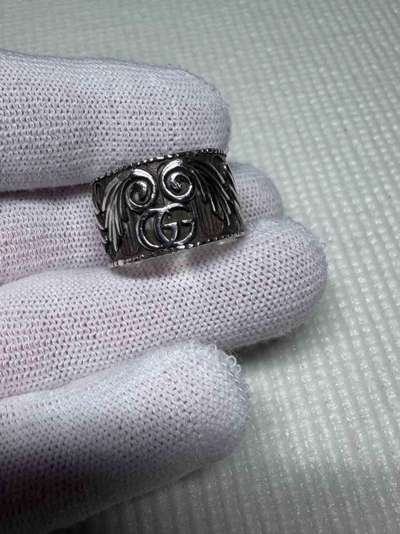 Gucci シルバーリング 装飾的な彫刻
