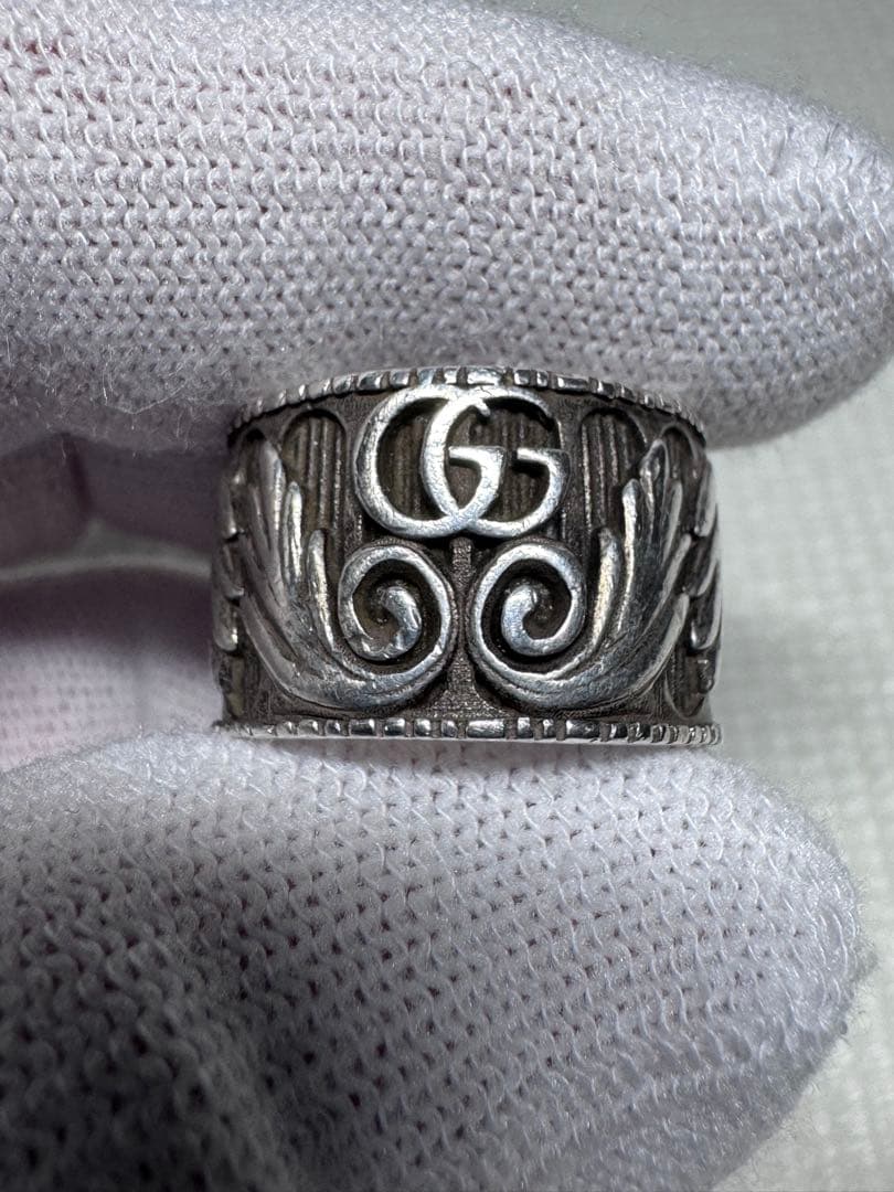 Gucci シルバーリング 装飾的な彫刻