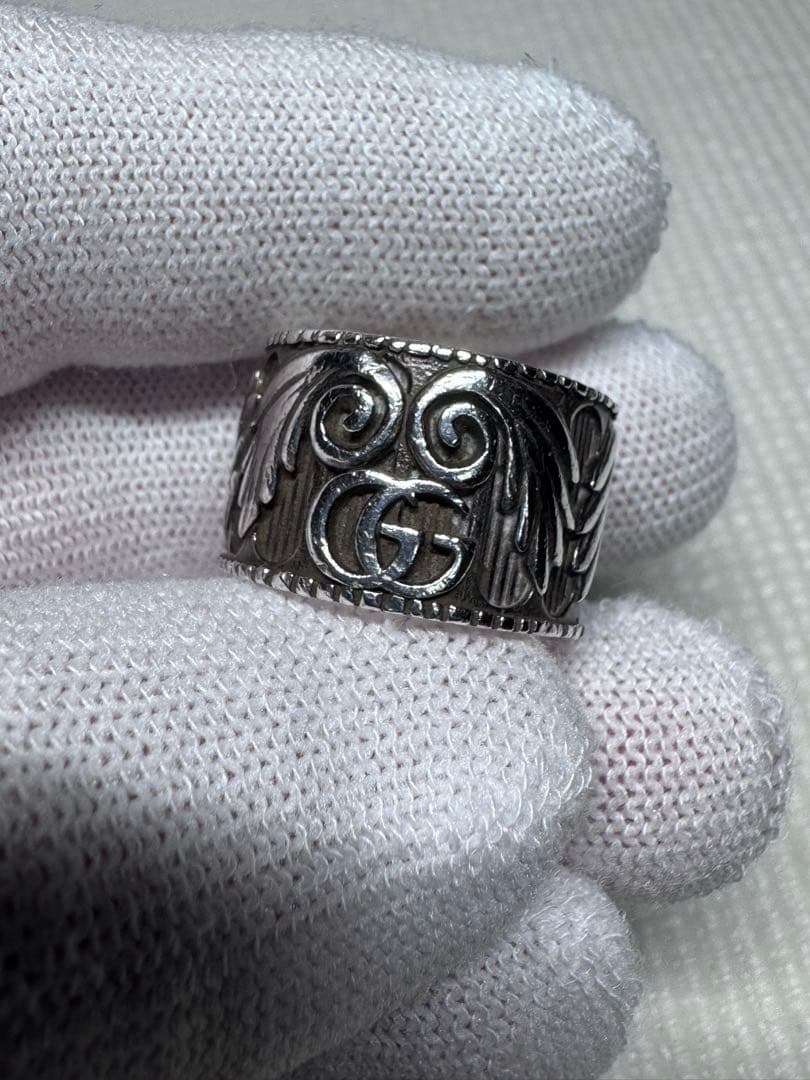 Gucci シルバーリング 装飾的な彫刻