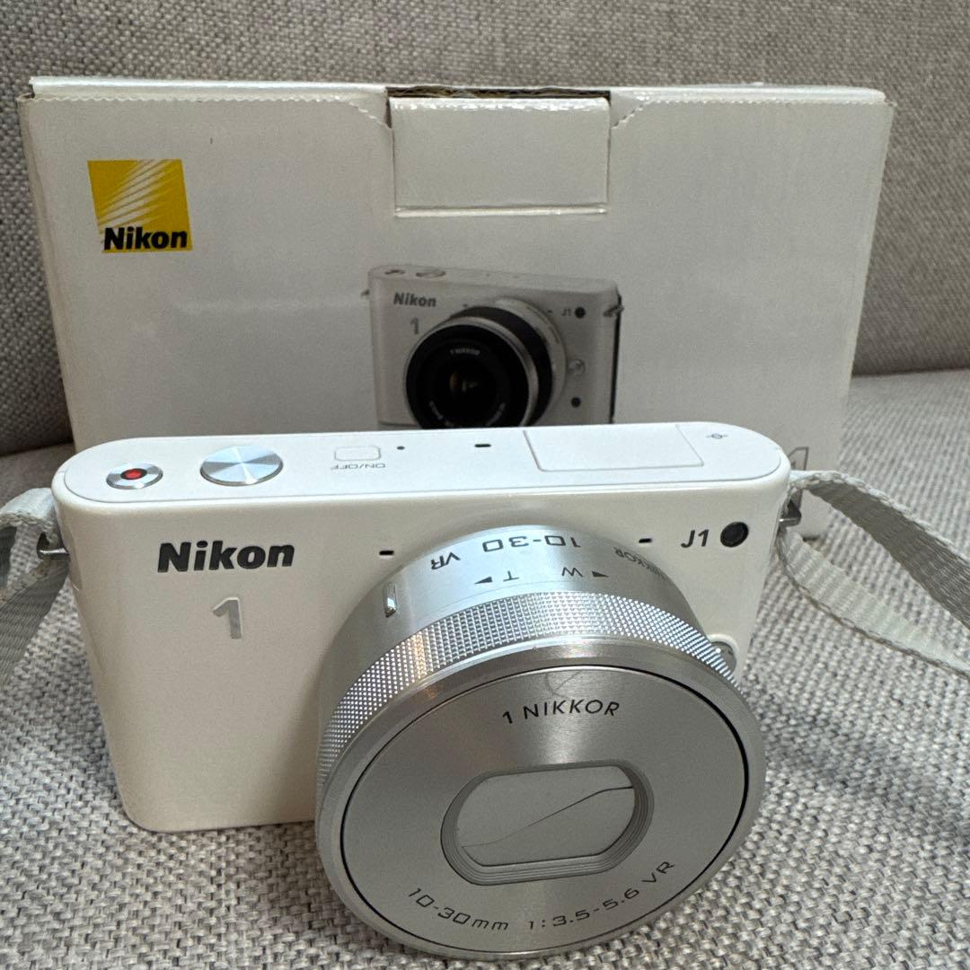 Nikon 1 J1 ホワイト ミラーレスカメラ