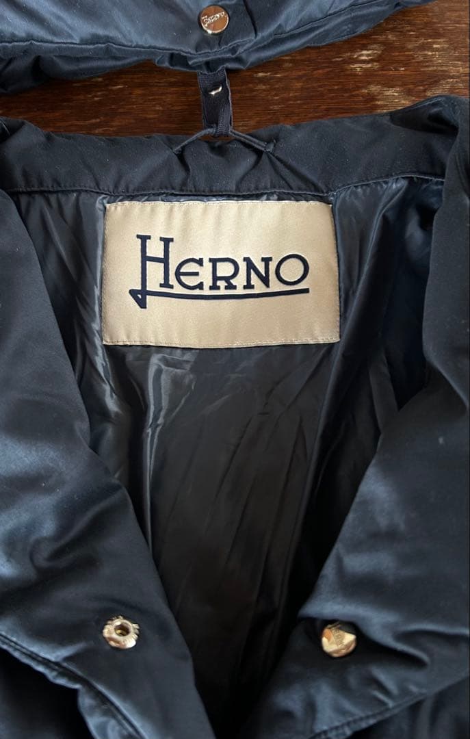 HERNO ヘルノ ノーカラー　ダウンジャケット ネイビー 42