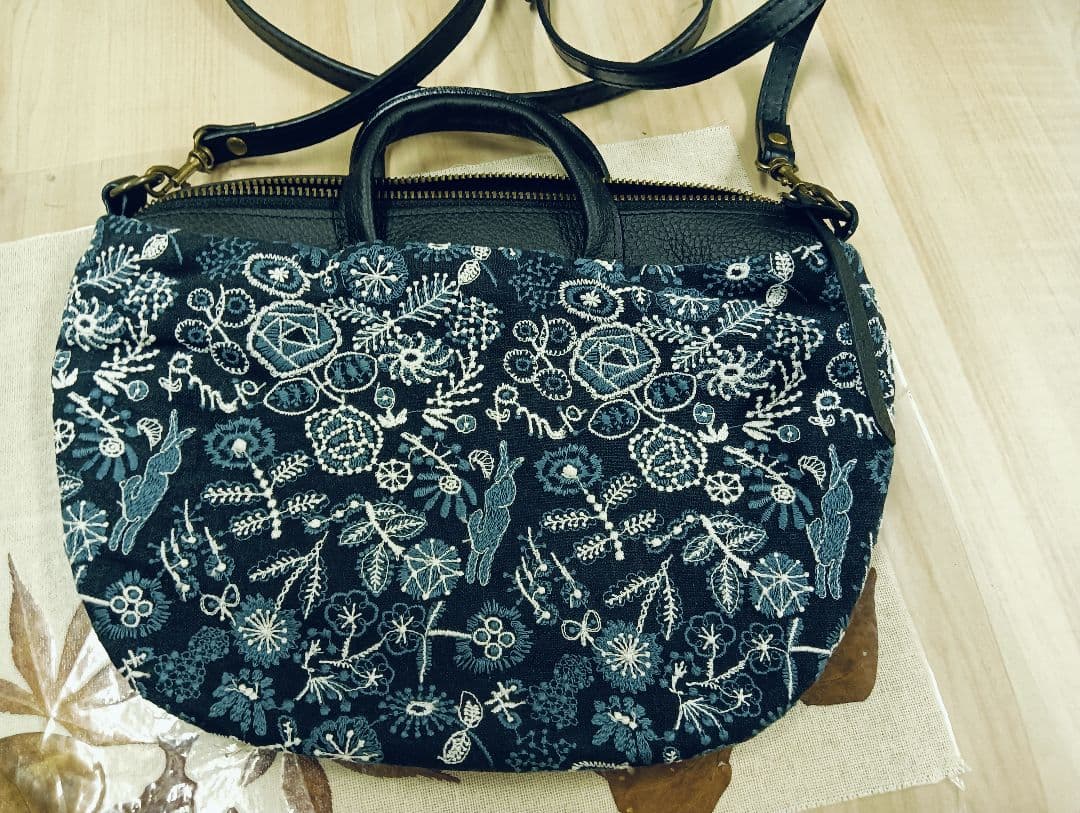 ミナペルホネン本革セレブレイトショルダーバッグ