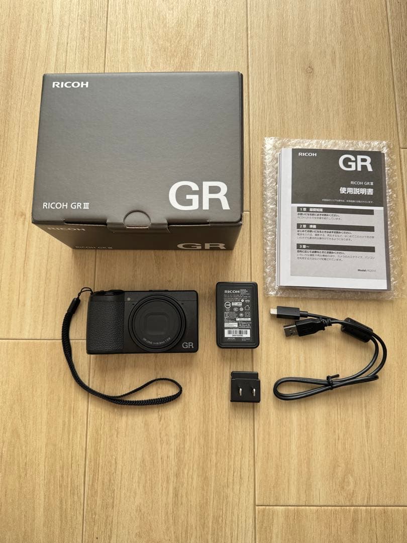 美品　RICOH GR III コンパクトデジタルカメラ