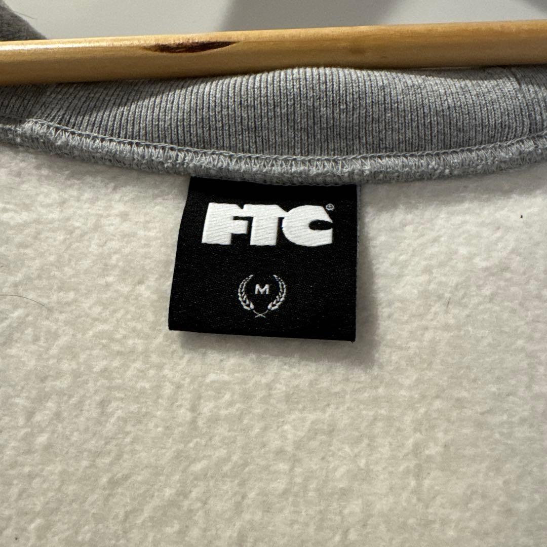 FTC　SMALL BOX LOGO ZIP UP HOODY