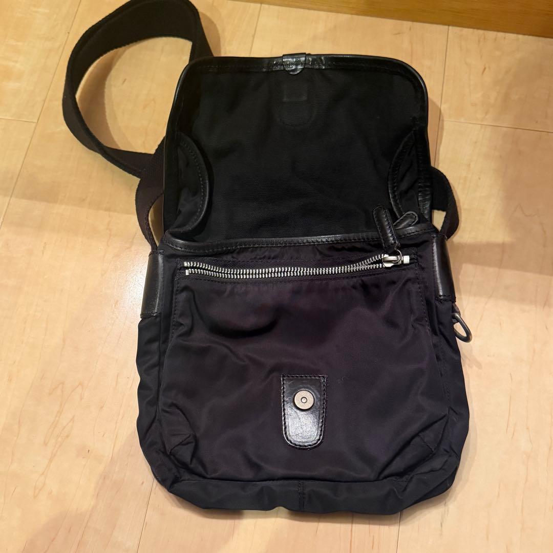 フェリージ　ブラックナイロンショルダーバッグ