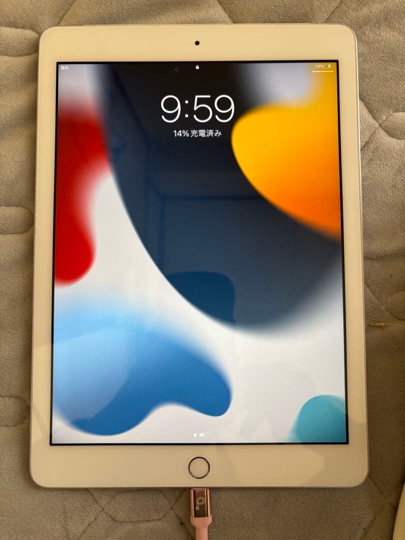 iPad 第6世代　32ギガ　キャリアKDDI