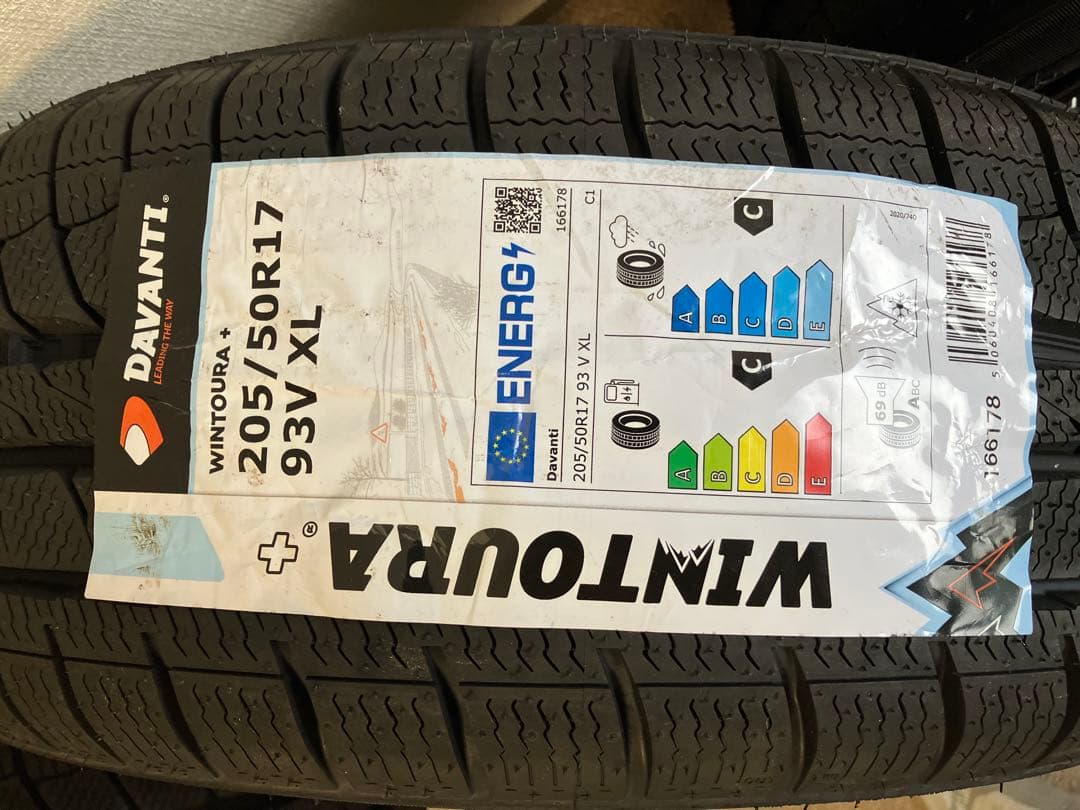 未使用品　スタッドレス17インチ ホイールセット