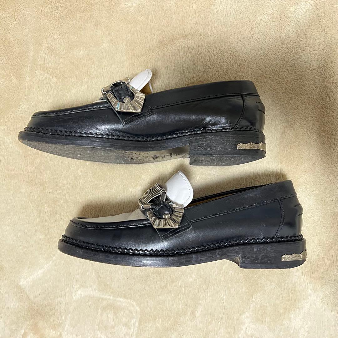 TOGAPULLA (前田) ローファー ブラック ホワイト バックル