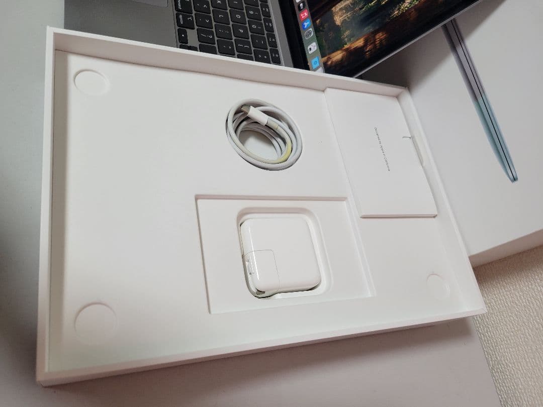 美品　上位モデルMacbook Air 2020 M1/16GB/512GB