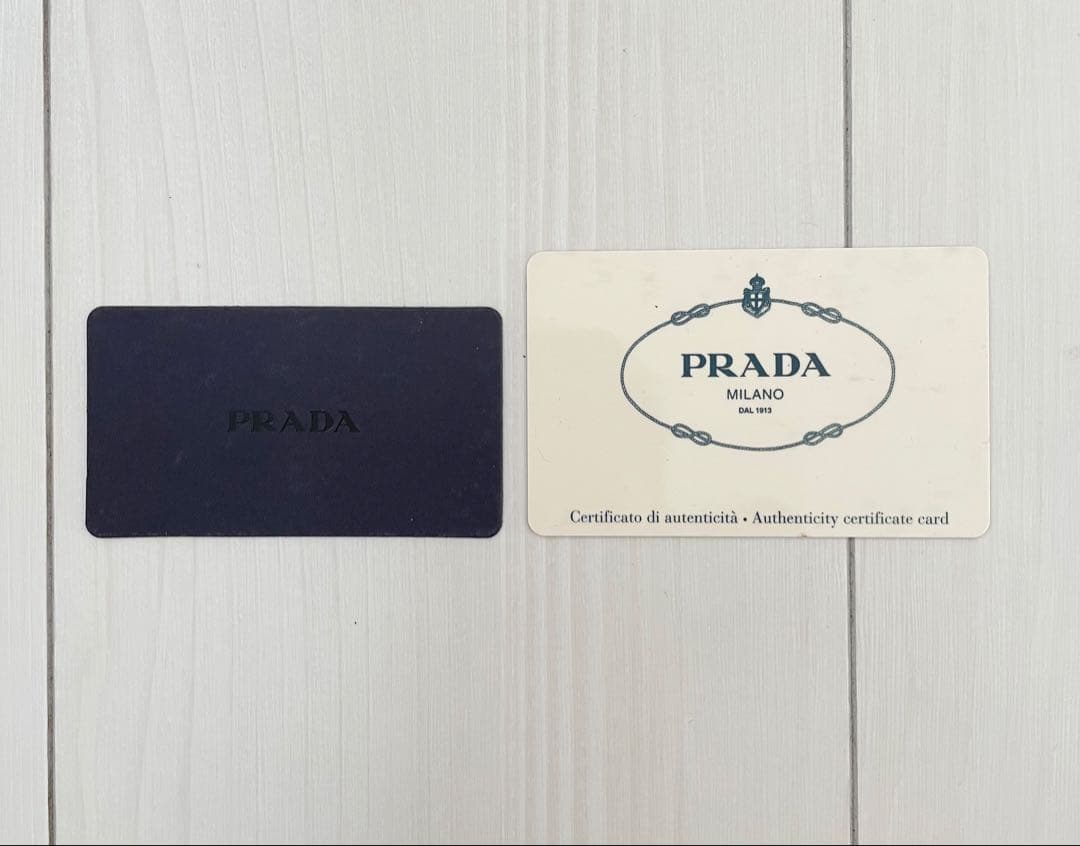 Prada プラダ　Prada Antic Buckles　ショルダーバック