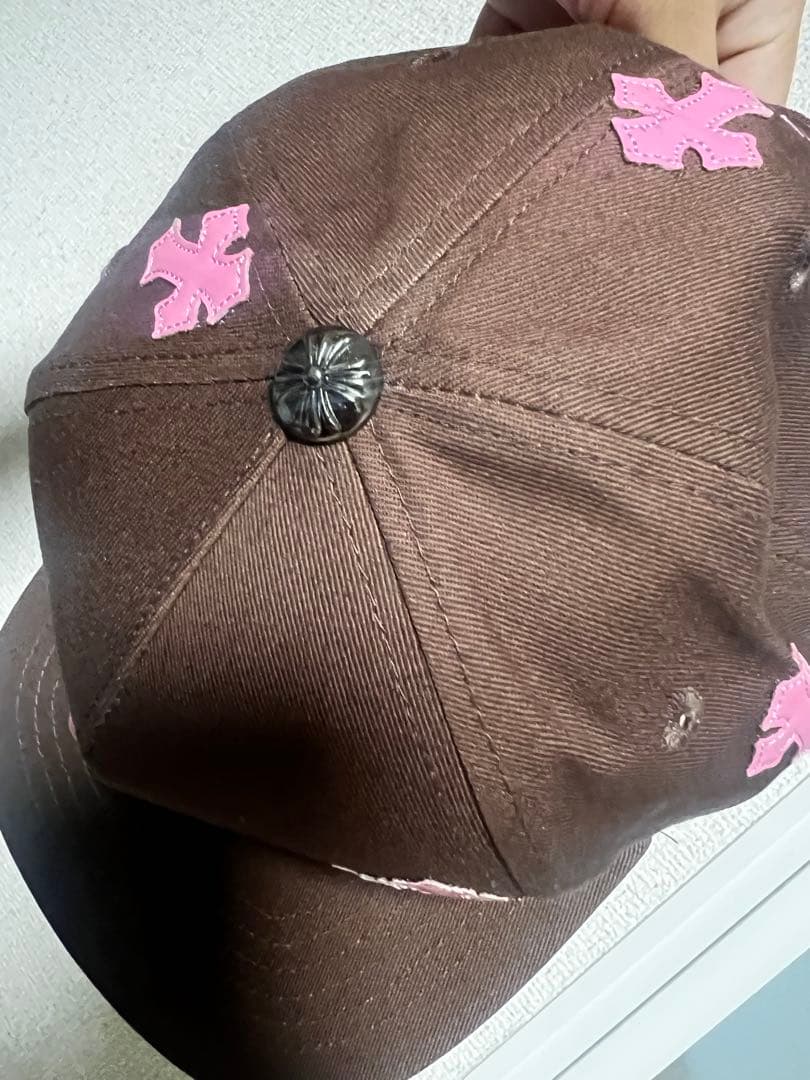 ブラウン ピンク刺繍 スナップバックキャップ