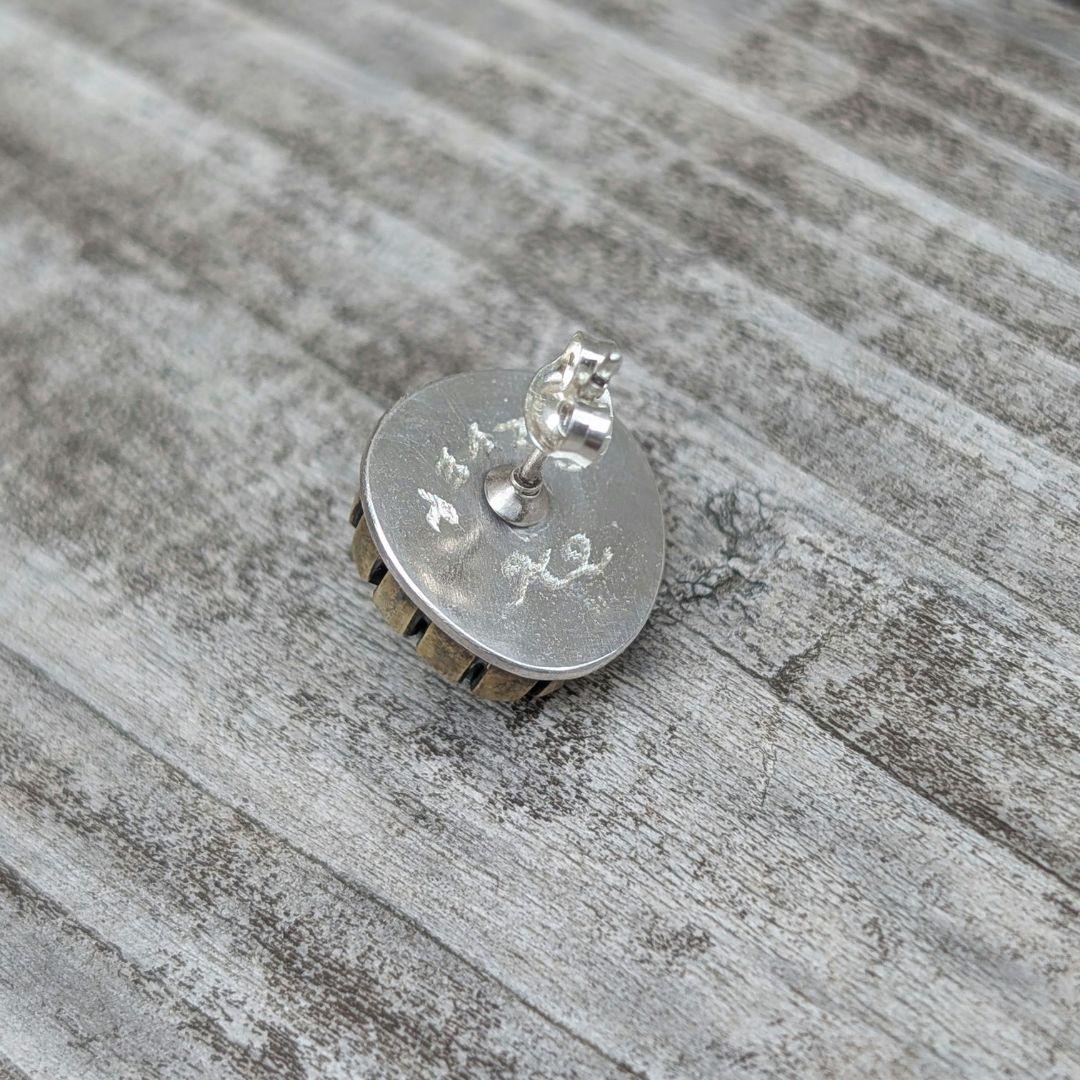 ハンドメイドのターコイズピアス　片耳用　インディアンジュエリー風