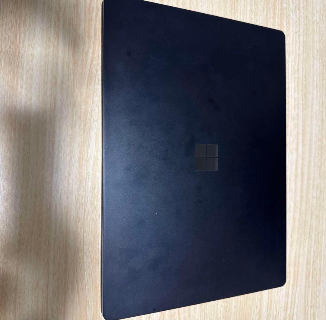 Microsoft Surface laptop第二世代　ブラック