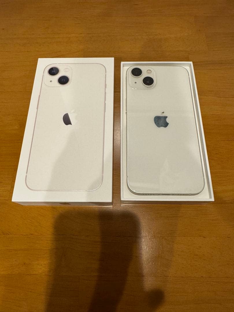 Apple iPhone13 スターライト 128GB 純正シリコンケース付き