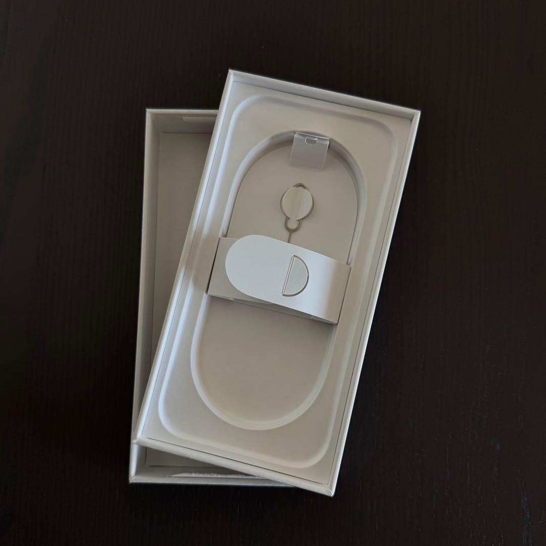 【美品】 iPhone 16 Pro ホワイトチタニウム 256GB 6月購入