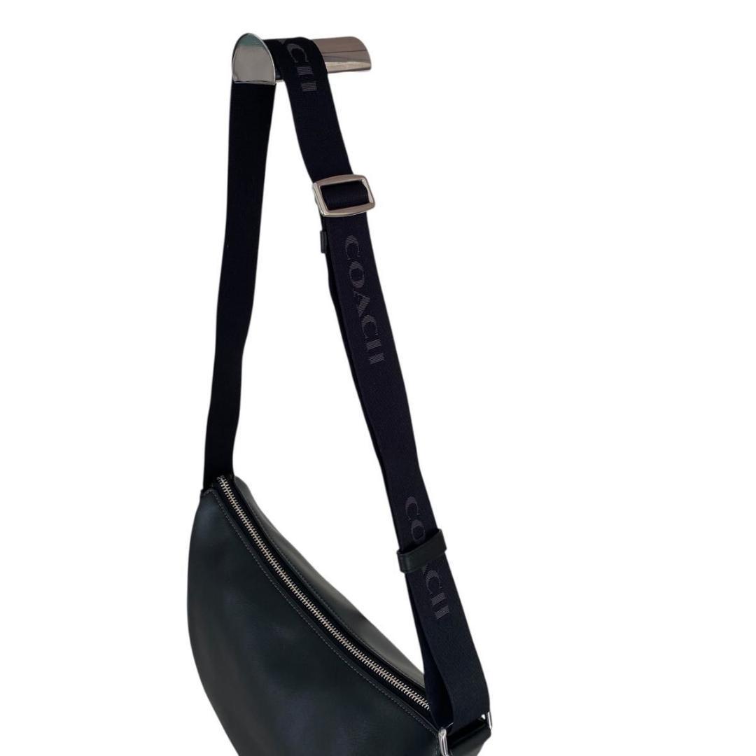 極美品 コーチ ショルダーバッグ ボディバッグ ハーフムーン 　CT644