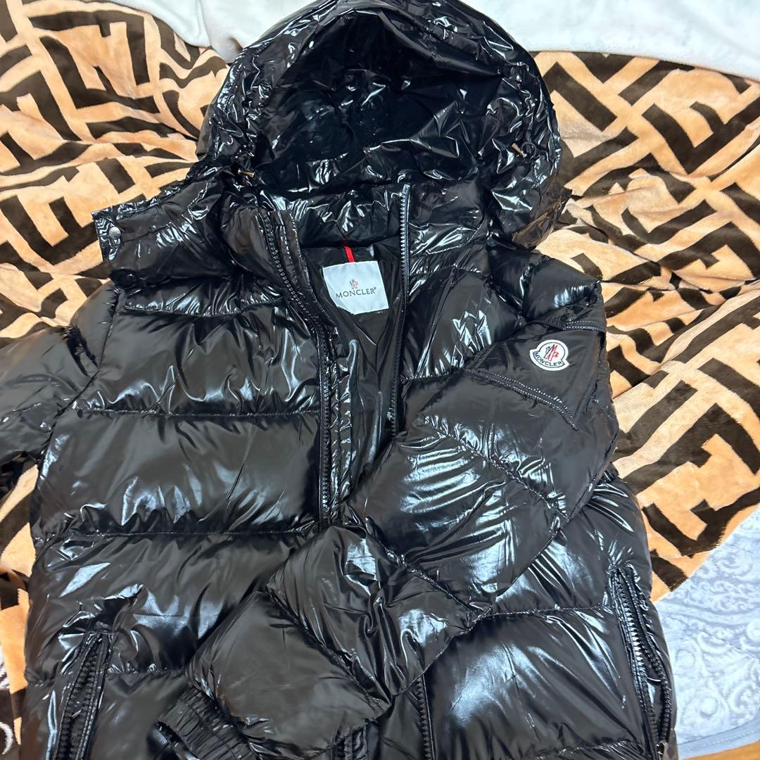 ブラック フード付きダウンジャケット