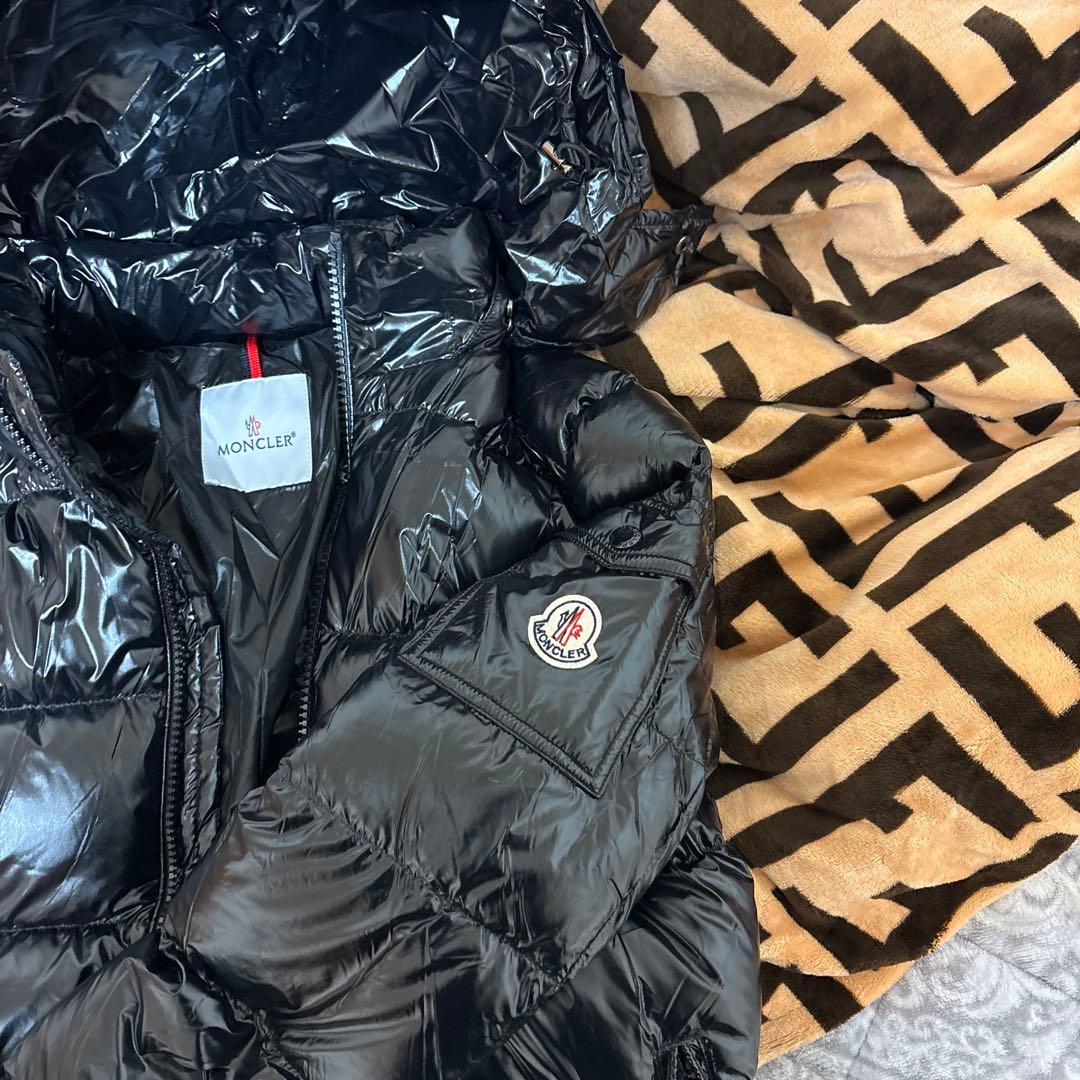 ブラック フード付きダウンジャケット