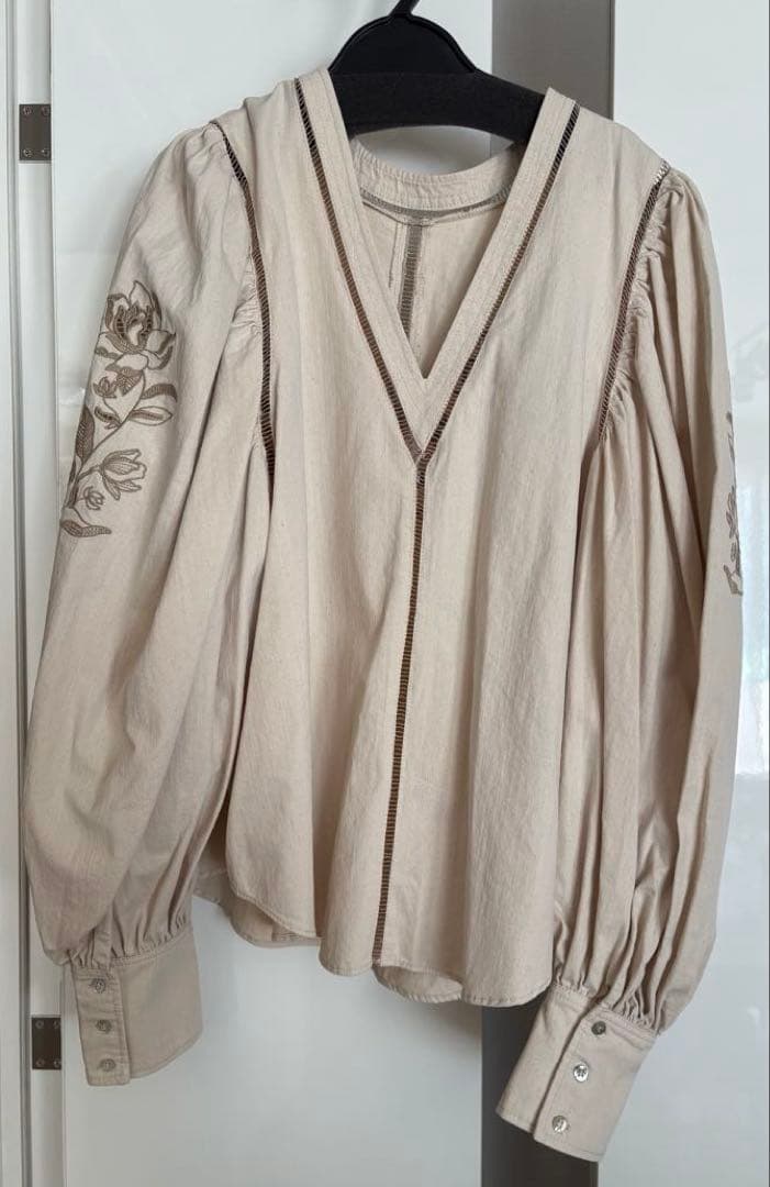 AMERI PUFF EMBROIDARY LACE BLOUSE アイボリー