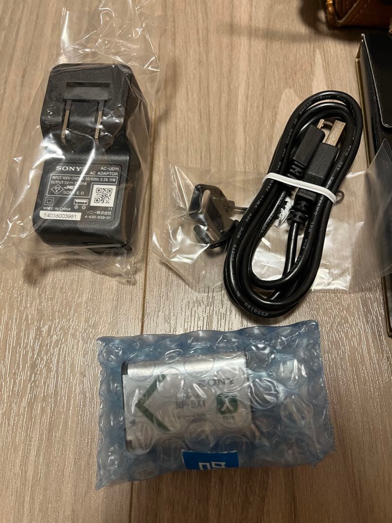 純正ケース、箱・説明書・予備バッテリー付Cyber-shot DSC-RX100