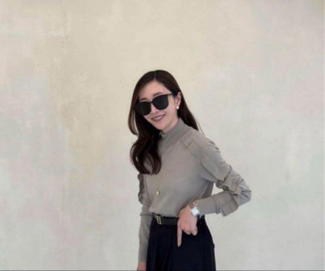 m39lYONFA ヨンファフラッシータートルニット (greige)