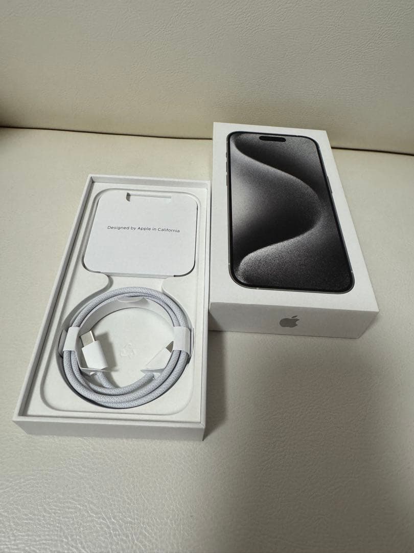 Apple iPhone 15Pro 256G ホワイトチタニウム　SIMフリー