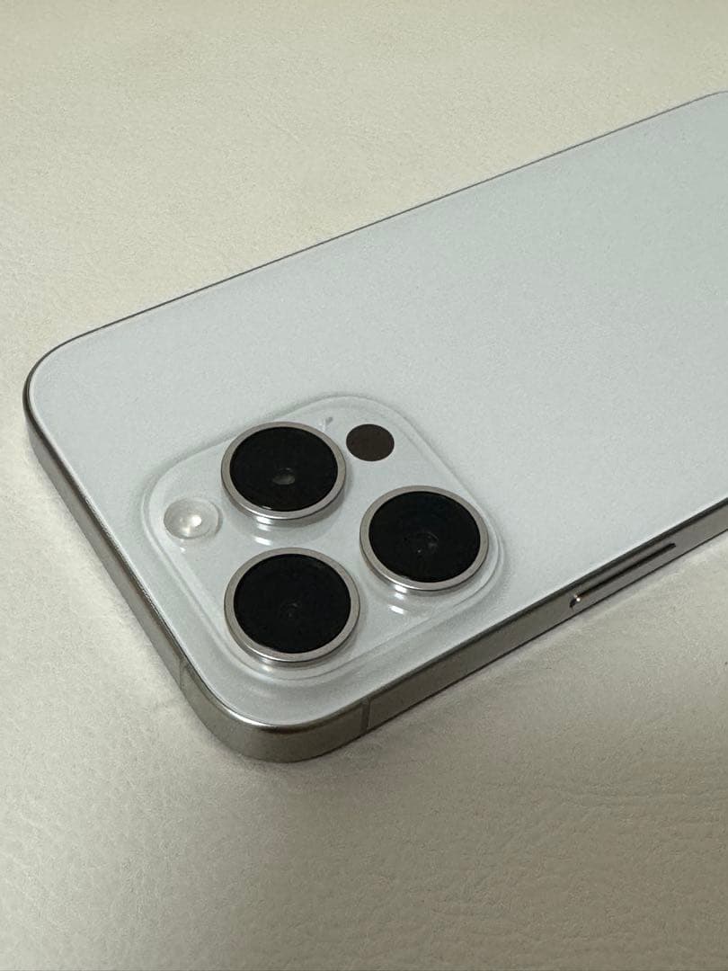 Apple iPhone 15Pro 256G ホワイトチタニウム　SIMフリー