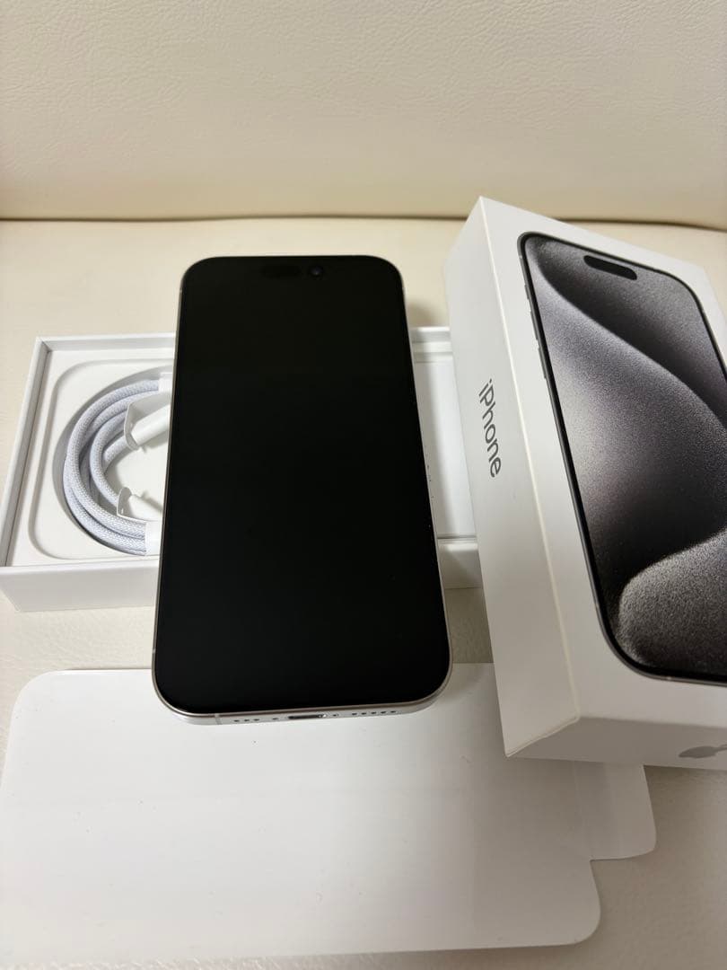 Apple iPhone 15Pro 256G ホワイトチタニウム　SIMフリー
