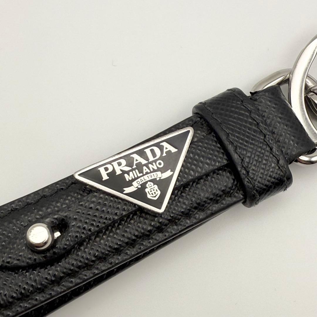 PRADA サフィアーノレザー トライアングルプレート キーケース