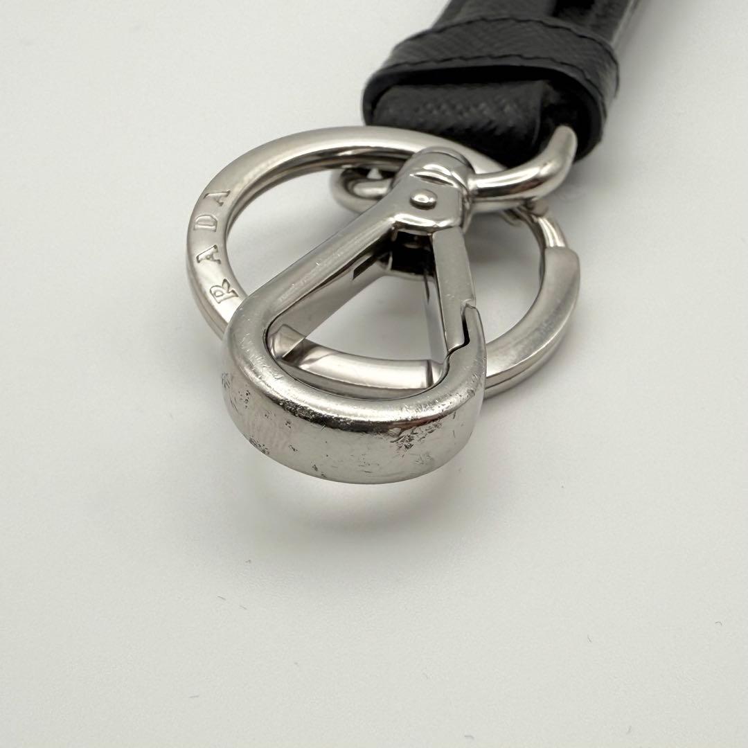 PRADA サフィアーノレザー トライアングルプレート キーケース