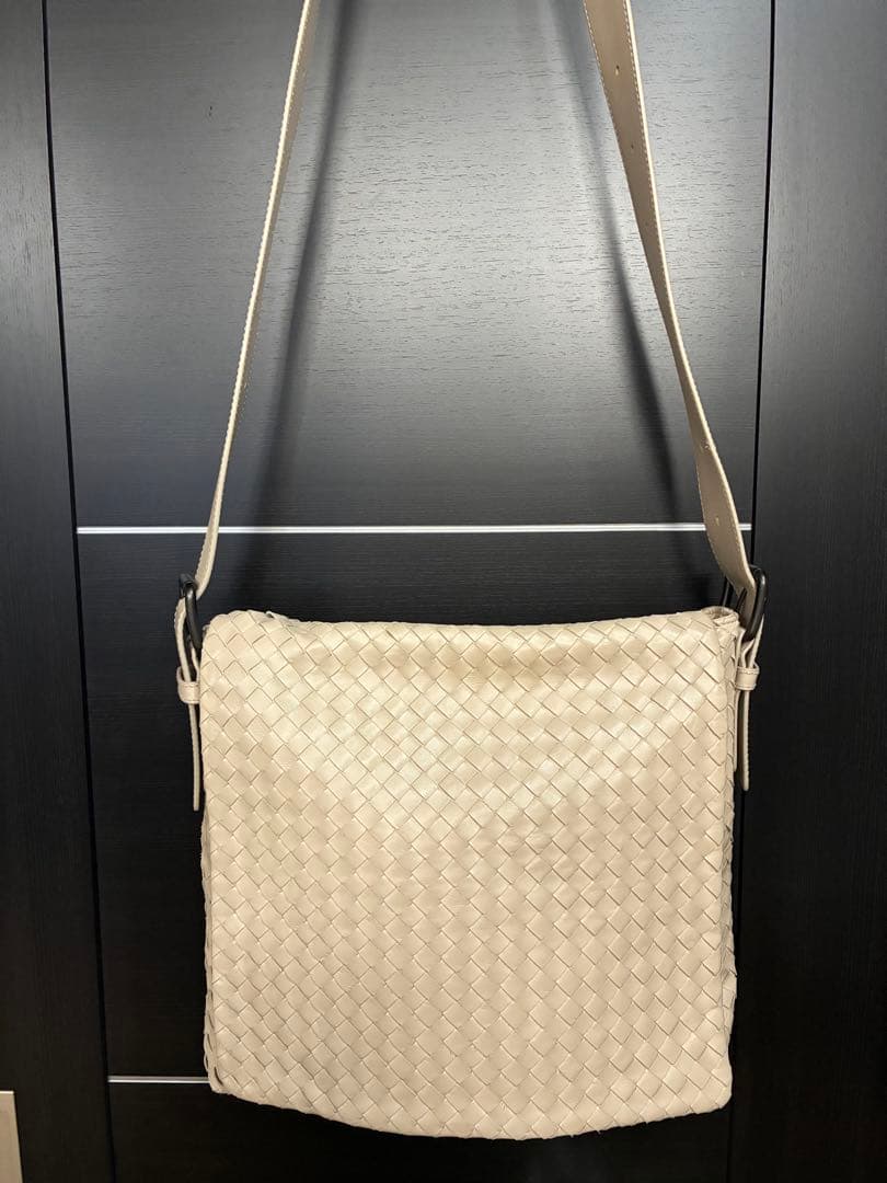 [美品]ボッテガヴェネタイントチャートメッセンジャーバック希少アイボリー