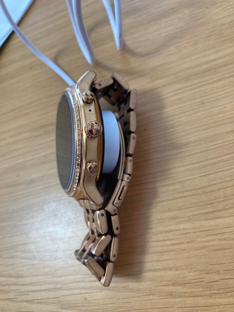 スマートウォッチ　ゴールド　キラキラ　フォッシル