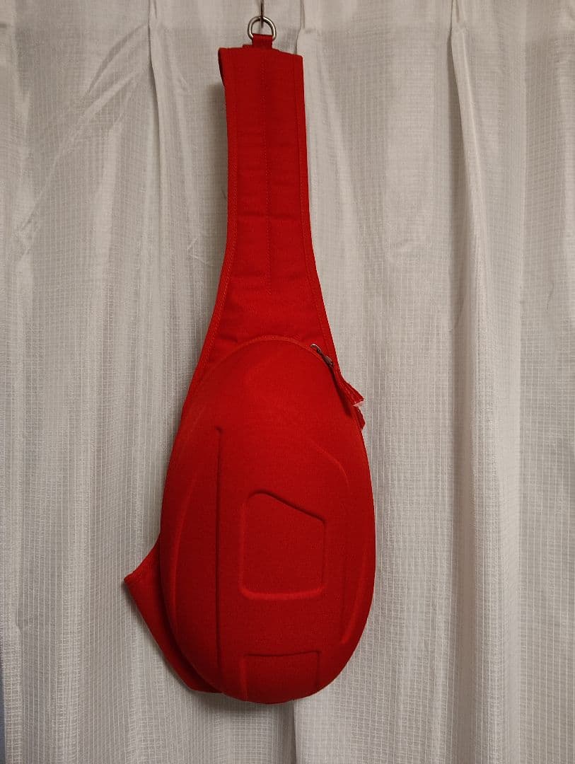 DIESEL ボディバッグ　1DR-POD CROSSBODYでレッド