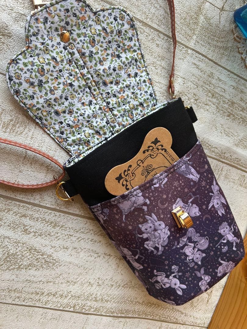 ルー♡ジョリーフルール 縦型スマホショルダー