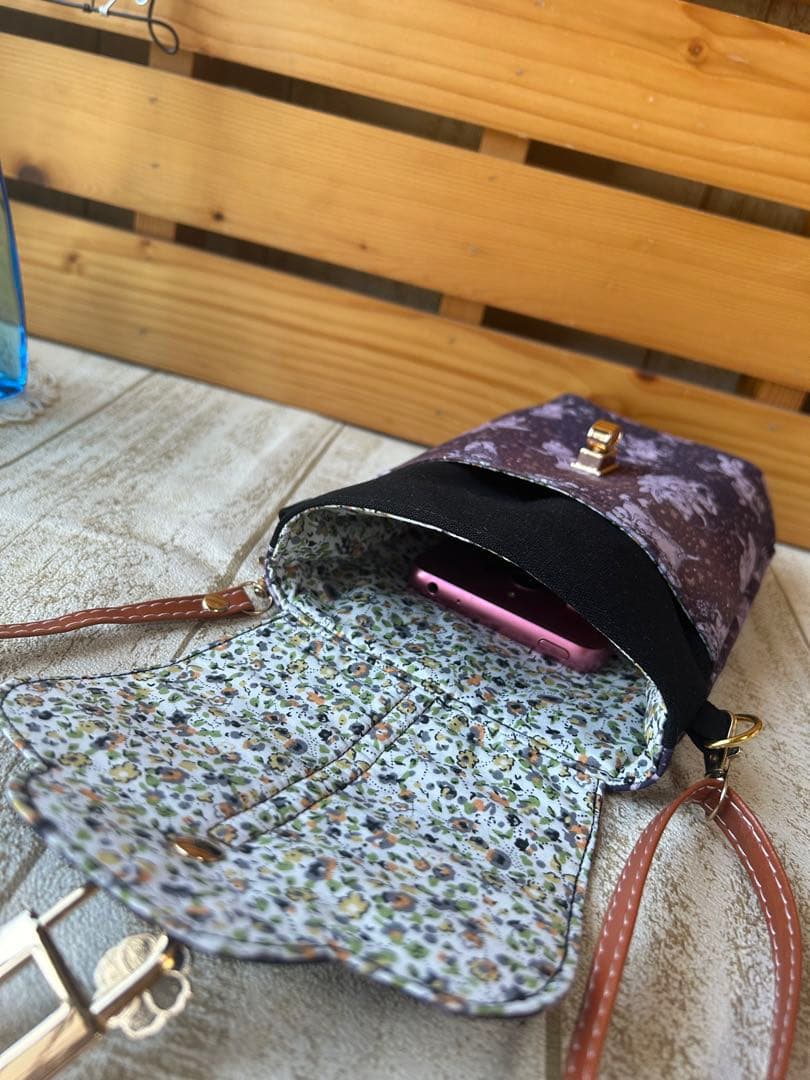 ルー♡ジョリーフルール 縦型スマホショルダー