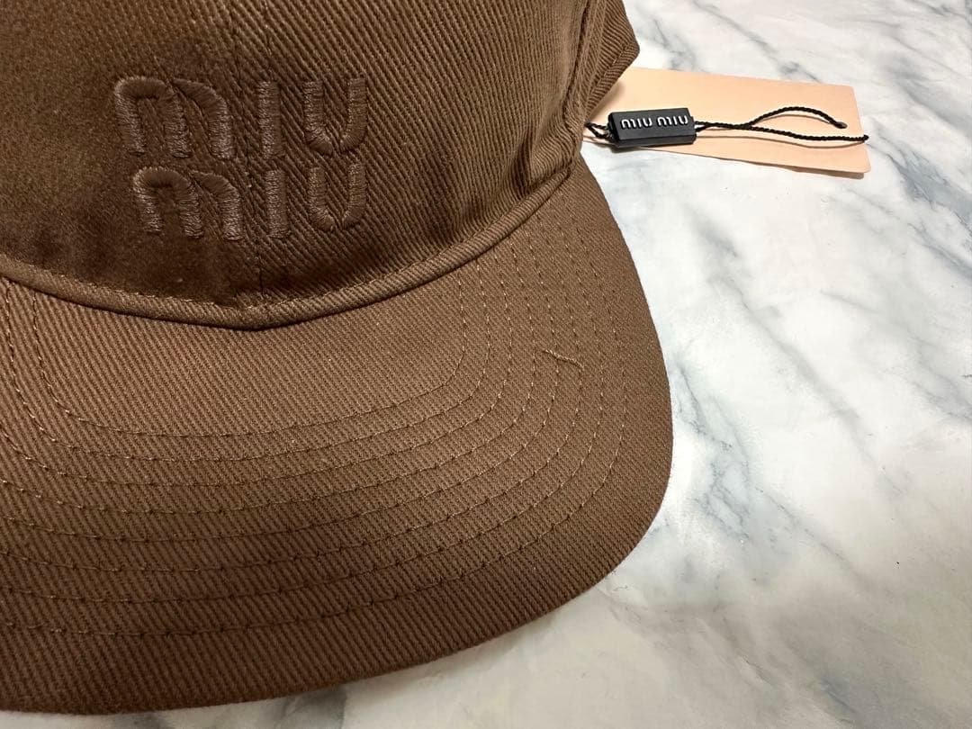 miu miu ブラウンキャップ