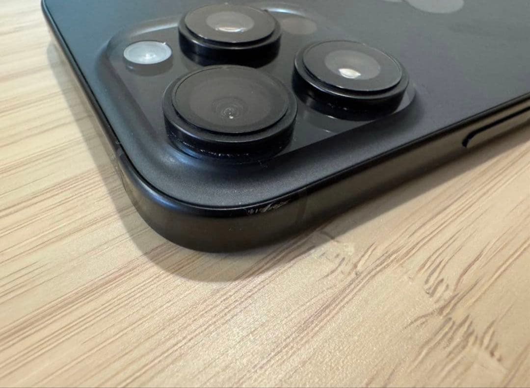 iPhone16pro 128GB ブラックチタニウム　　バッテリー90%