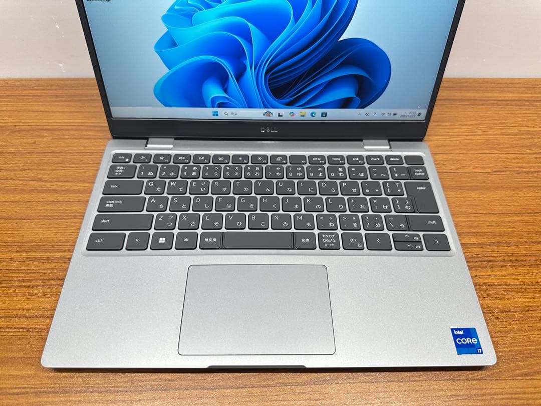 DELL latitude 3330 i7-1195G7 13.3インチ