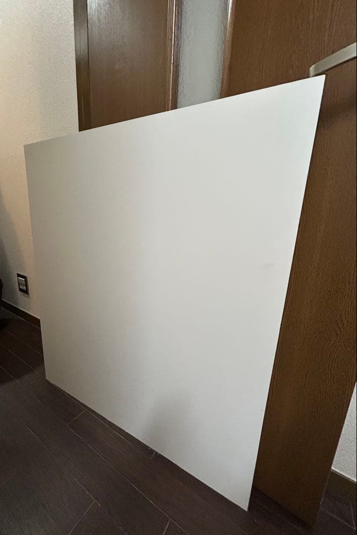 ナチュラルウッドのシンプルなカウンターテーブル