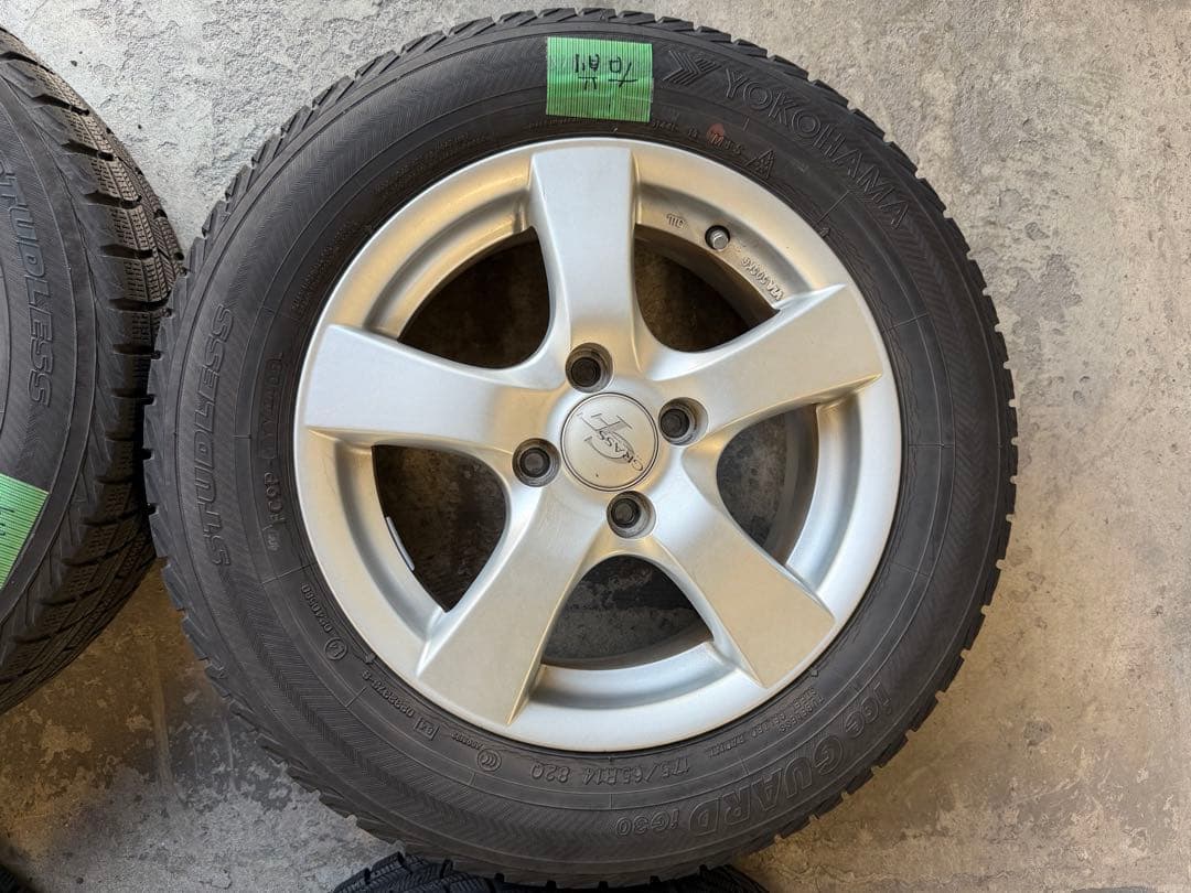 タンク パッソ 4穴のカローラ等に　スタッドレスタイヤ付きホイール