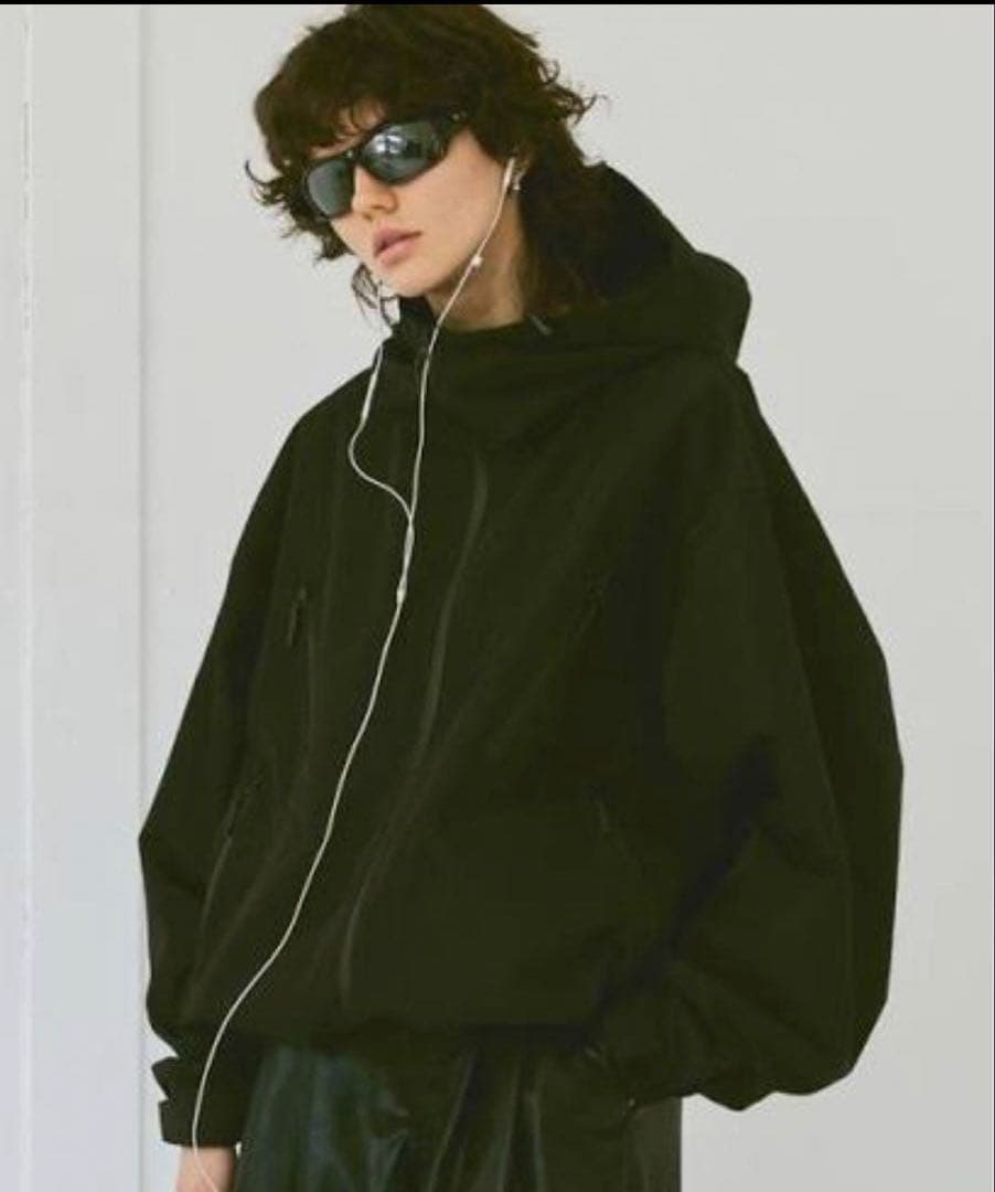 SOERTE ブラック マウンテンパーカー