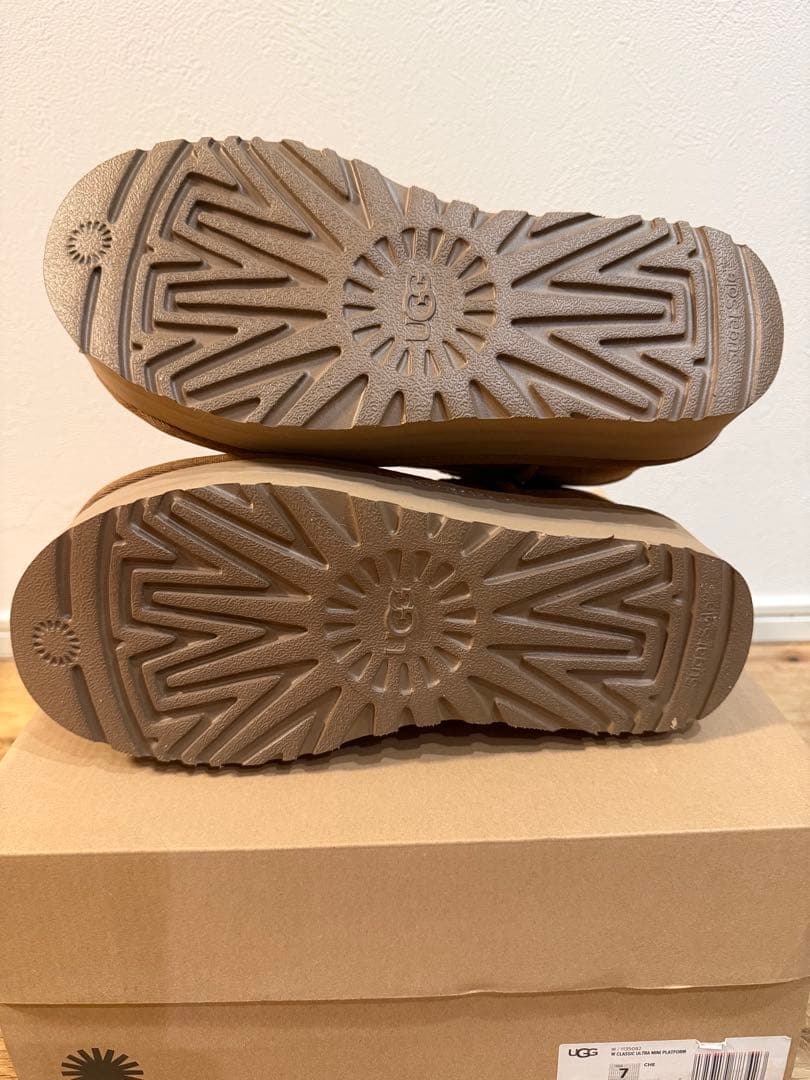 鑑定済　UGG CLASSIC ULTRA MINI PLATFORM 24