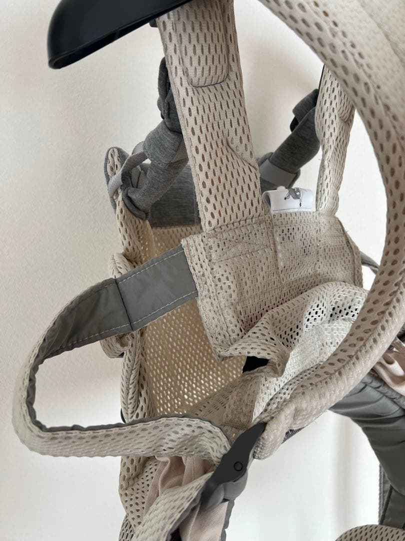 ベビービョルン　抱っこ紐　ハーモニー　クリーム　メッシュ