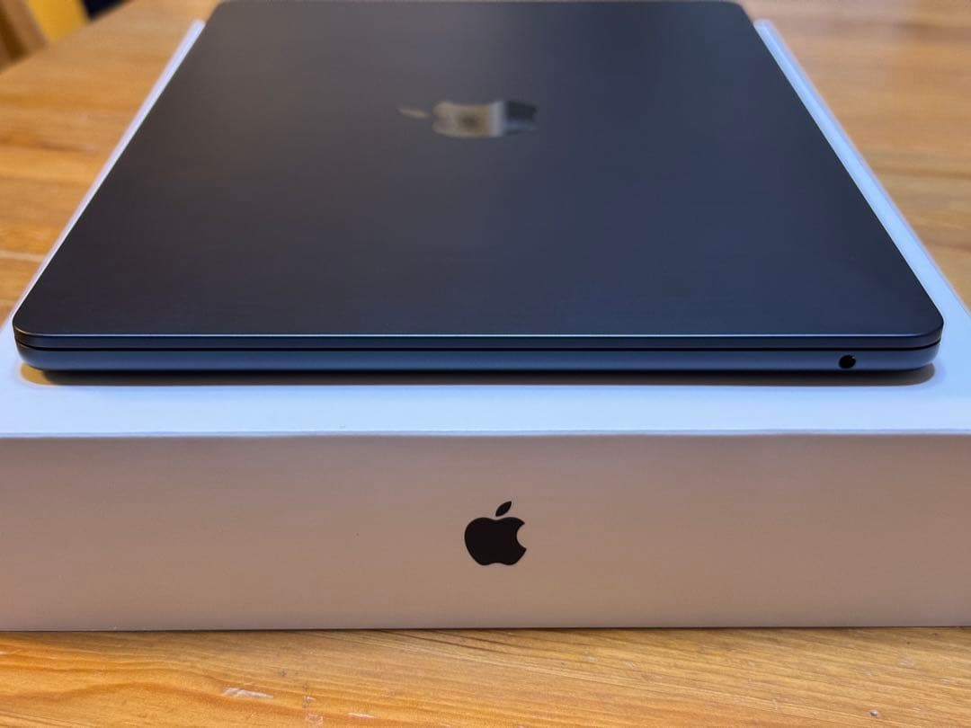 美品　MacBook Air M2 8GB 256GB ミッドナイト