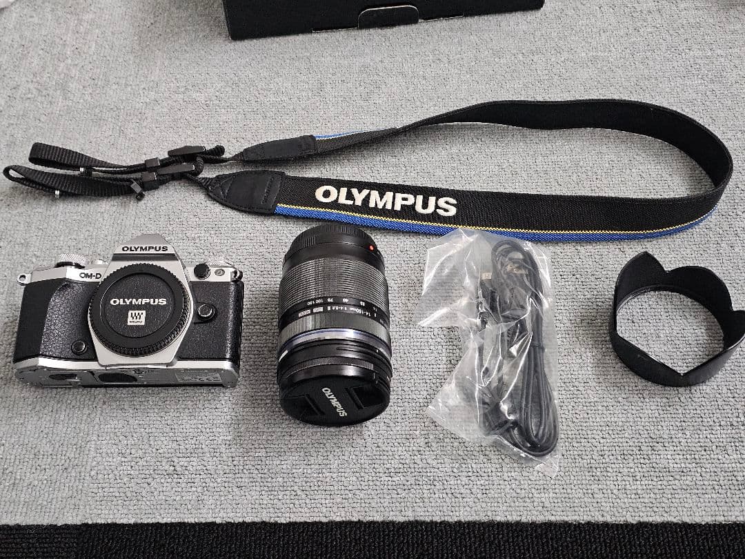 OLYMPUS OM-D E-M5 Mark II 本体 + 14-150mm