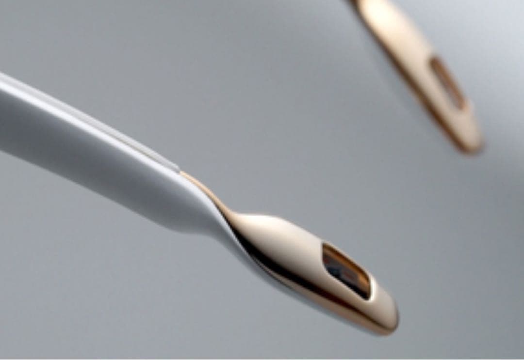 送料込み本物新品未使用未開封ウィルス防御花粉症対策に 首掛け式小型空気清浄機