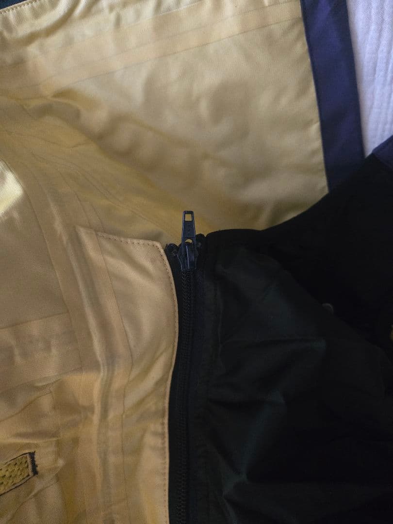 GORE-TEX 紫色ジャケット