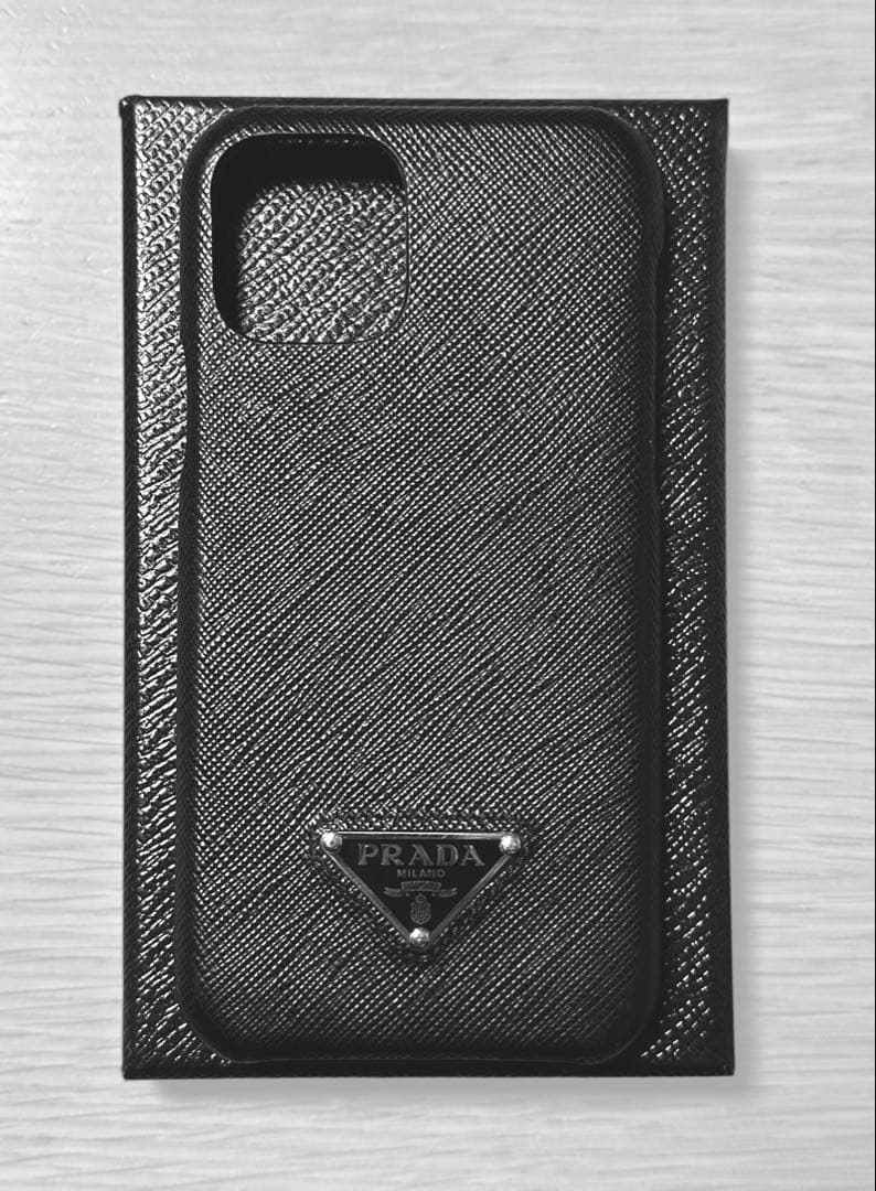 美品 PRADA ブラックレザー iPhone11Proケース