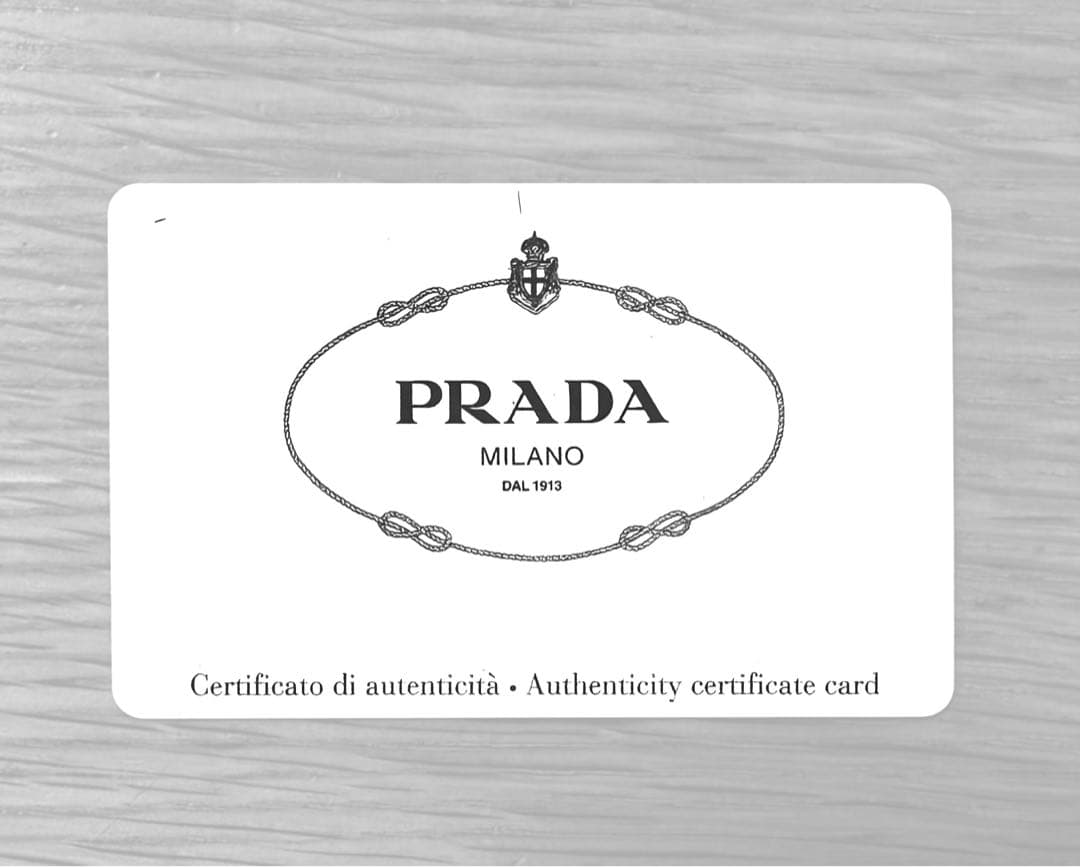 美品 PRADA ブラックレザー iPhone11Proケース