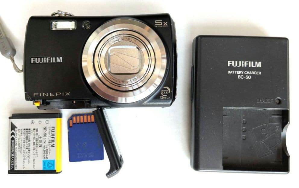 Fujifilm FinePix F100fd コンパクトデジタルカメラ